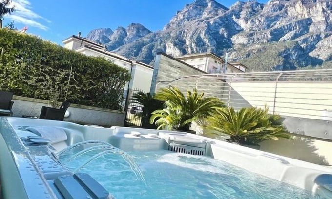 Riva del Garda House | Discover Residence Alle Palme: Oceanfront Oasis with Spa
