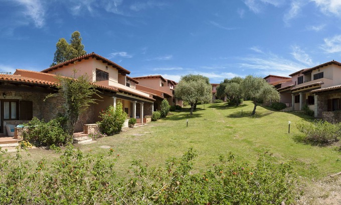 San Teodoro City Centre Apartment | Oceanfront Residence Approdo Verde with Pet-Friendly Amenities