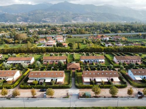 Cinquale Apartment | Pet-Friendly Residence Apuane: Perfect for Families