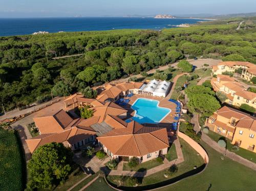 Aglientu Apartment | Pet-Friendly Residence Baia dei Mirti with Ocean Views
