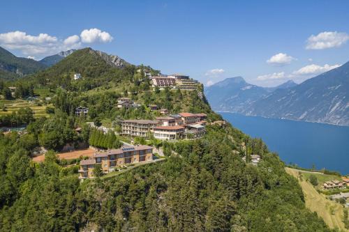 Campi Apartment | Discover Residence Bellevue Country Style with Pool & Hot Tub