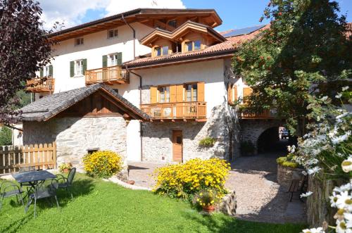 Pellizzano Apartment | Oceanfront Residence Ca' Delle Margherite with Spa & Pool