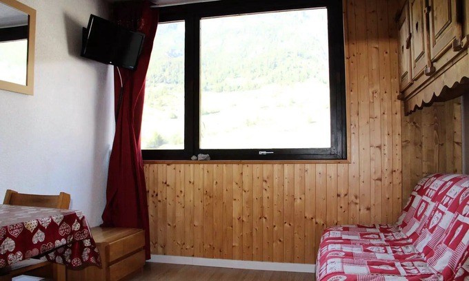 Lanslevillard Apartment | Cozy Residence Choucas Studio with Spa and Breakfast