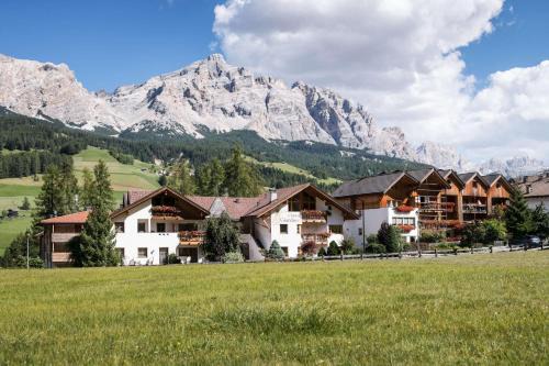 La Villa Apartment | Relaxing Residence Ciasa Giardun - 4-Star & Pet Friendly