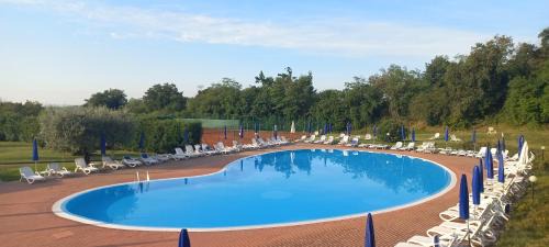 Costermano Apartment | Seaside Residence Corte Collina: Family-Friendly Retreat