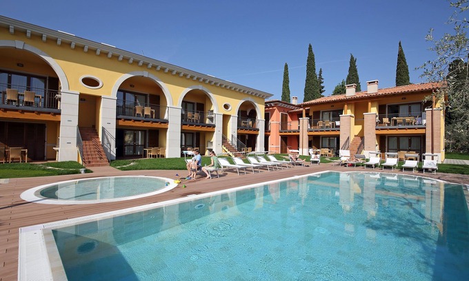 Garda Apartment | Cozy Residence Corte Leonardo with Oceanfront Pool & Breakfast