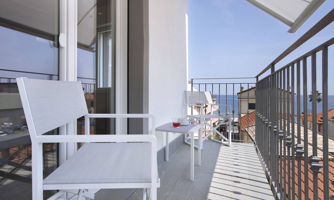 Laigueglia House | Pet-Friendly Residence Dolcemare with Oceanfront Views