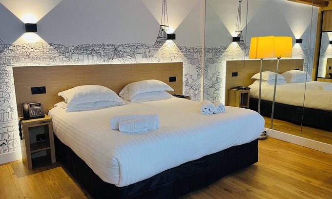 Quartier de la Place-Vendome Apartment | Charming Residence du Lion d'Or Louvre with Pet Friendly Amenities