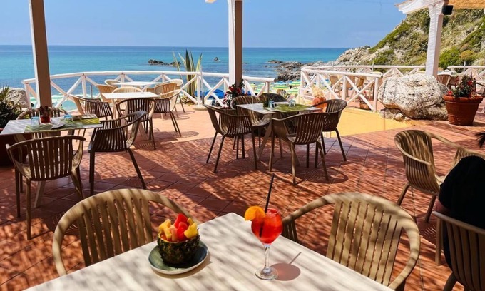 Ricadi House | Beautiful Residence Esmeraldo: Ocean View & Family Friendly