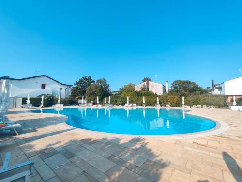 Mazzorno Sinistro Apartment | Discover Residence Europa: Family-Friendly with Pool Access