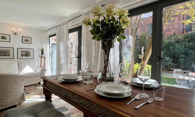 Cannaregio Apartment | Pet-Friendly Residence Flowery: A 4-Star Guest Favorite