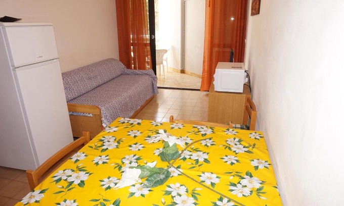 Lignano Sabbiadoro House | Budget-Friendly Residence Giove: Pet and Child Friendly Stays