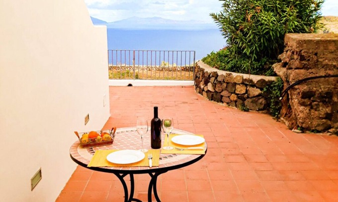 Filicudi Porto House | Guest Rated Residence Gregory with Inclusive Breakfast