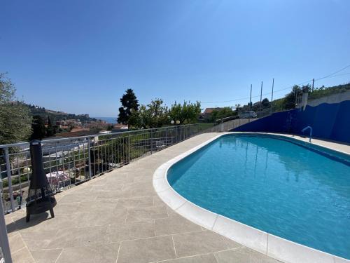 Imperia Apartment | Seaside Retreat at Residence Hotel Edy with Ocean Views