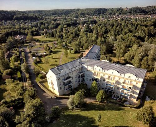 Chevreuse Apartment | Relax at Residence Hotel Les Ducs De Chevreuse with Breakfast