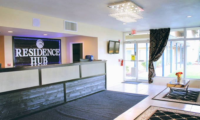 Marianna Hotel | Cozy Residence Hub Inn & Suites with Pool and Spa Access