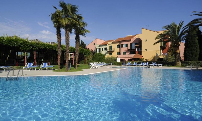 Loano House | Family-Friendly Retreat at Residence i Cormorani with Pool