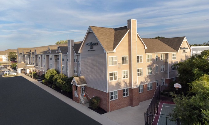 Dedham Hotel | Convenient Residence Inn Boston Dedham with Pool & Breakfast