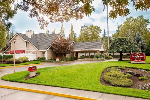 Lake Forest Hotel | Comfortable Stay at Residence Inn by Marriott Portland South