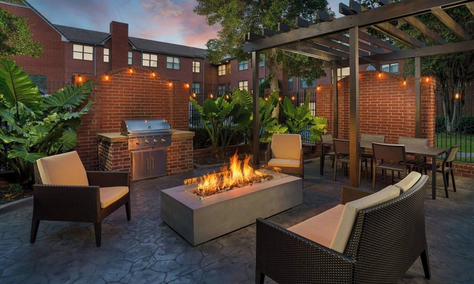 Dallas Hotel | Elegant Residence Inn by Marriott Addison with Spa & Kitchen