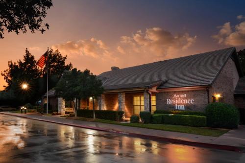 Legacy Park Hotel | Pet Friendly Residence Inn by Marriott Dallas Plano/Legacy