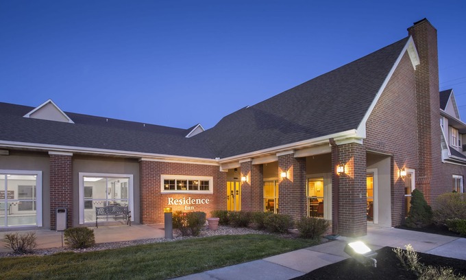 Southwest Topeka Hotel | Guest-Favored Residence Inn by Marriott Topeka with Pool