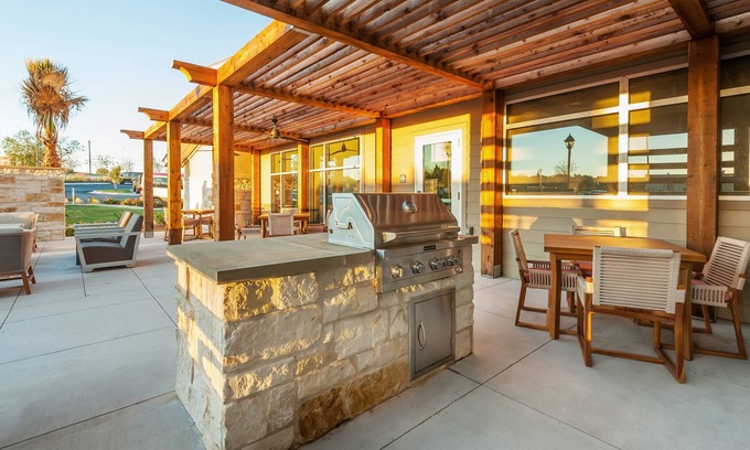 Austin Hotel | Highly Rated Residence Inn by Marriott Austin Airport Stay