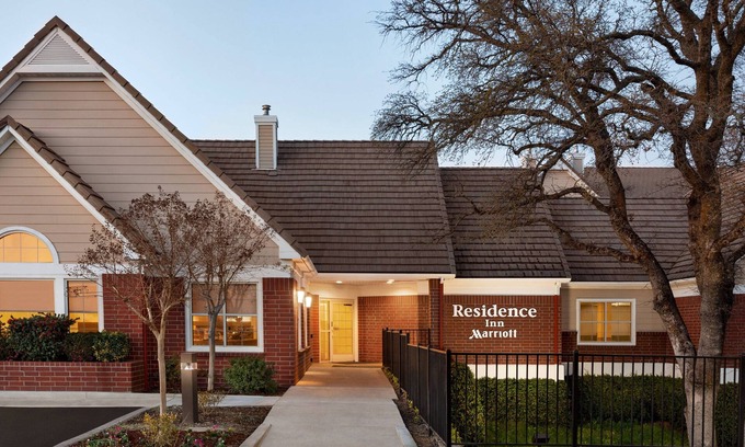 East Roseville Parkway Hotel | Welcoming Residence Inn by Marriott Roseville with Pool