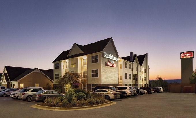 Scranton Hotel | Relax at Residence Inn by Marriott Scranton with Pool & Kitchen
