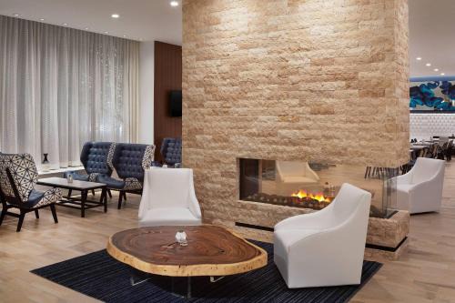 Downtown Hotel | Elegant Residence Inn Stamford Downtown with Pool & Spa
