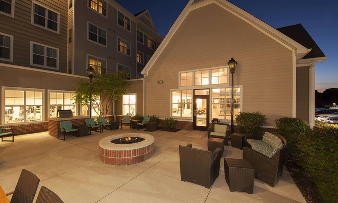 Moline Hotel | Discover Family-Friendly Residence Inn Marriott Moline