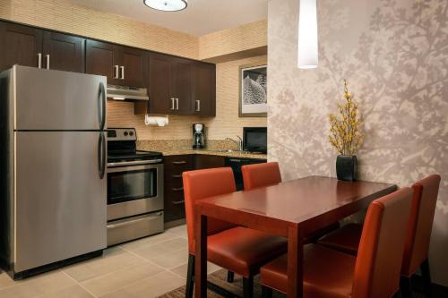 Milpitas Hotel | Inviting Residence Inn Milpitas with Pool & Hot Tub Access