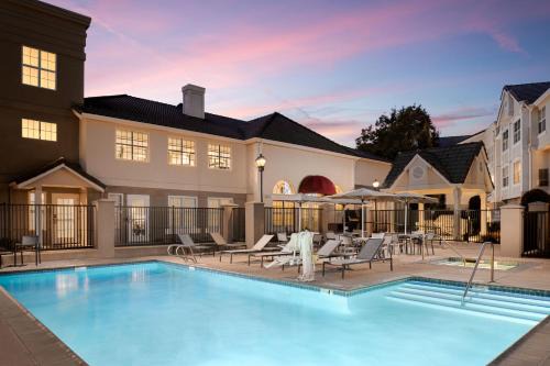 Pleasanton Hotel | Pet-Friendly Residence Inn Pleasanton with Pool & Ocean View