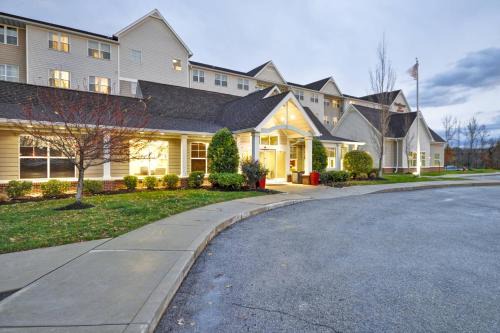 O'Fallon Hotel | Relax at Residence Inn Saint Louis O'Fallon with Pool & Pets
