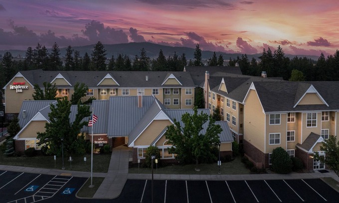 Spokane Valley Hotel | Relax at Residence Inn Spokane E Valley with Pool & Kitchen