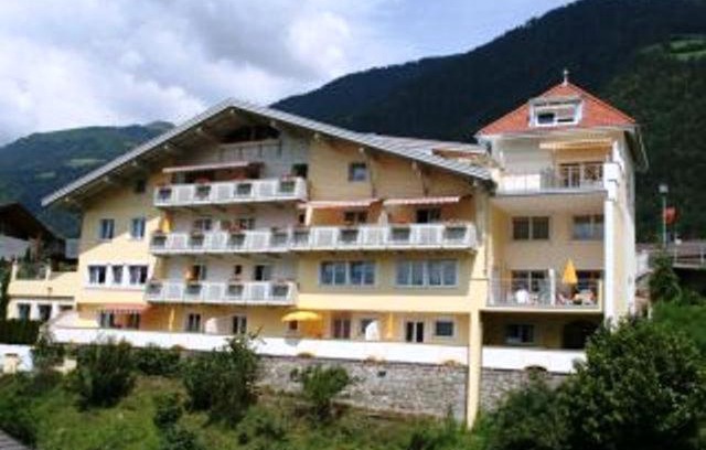 San Leonardo in Passiria Apartment | Family-Friendly Residence Königsrainer with Pool & Hot Tub