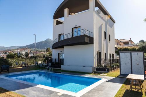 Sant'Agata di Militello Apartment | Pet-Friendly Residence Villa Nebros with Pool & 10/10 Rating