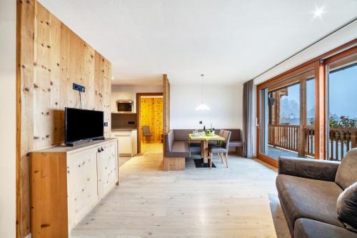 Santa Valburga Apartment | Ideal Family Retreat at Residence Kalchgruberhof Zirbe