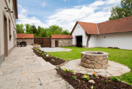 Kamenna Apartment | Explore Residence Klažary: Pet-Friendly Retreat in Žumberka