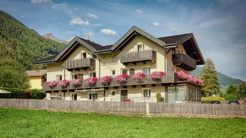 Valle Aurina Apartment | Pet and Child Friendly Residence Lärchwiese with Kitchen