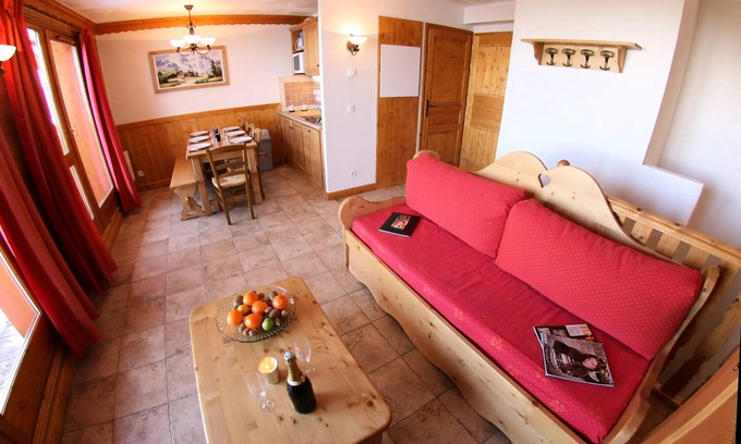 Arc-2000 Apartment | Inviting Residence Les Arolles: 4-Room Apartment for Families
