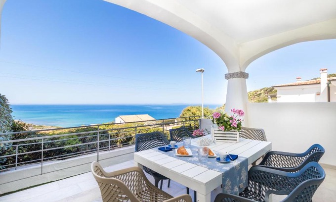 Lu Bagnu Apartment | Oceanfront Residence L'Olivastro: Rated 9/10 with Breakfast