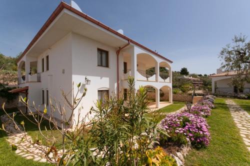 Mattinata Apartment | Pet-Friendly Residence L'Uliveto with Ocean View & Beach Access
