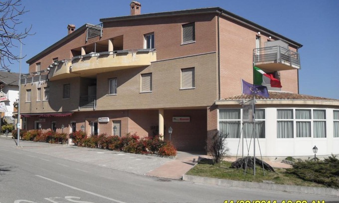 Cagli Apartment | Pet-Friendly Residence La Collinetta with Breakfast & Accessibility