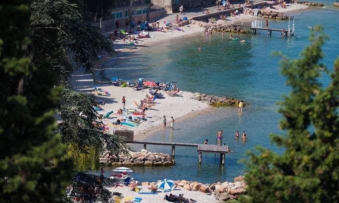 Torri del Benaco Hotel | Elegant Residence La Corte Danese with Pool & Family Amenities