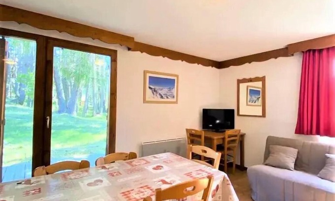 La Joue du Loup Ski Chalet | Relaxing Retreat at Residence La Crête Du Berger Chalets