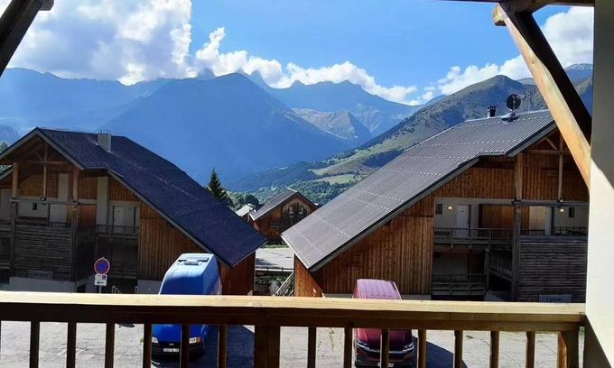 Saint-Jean-d'Arves Apartment | Residence La Fontaine Du Roi - Apartment 6 beds, 100m from the ski slopes, view Aiguilles d'Arves