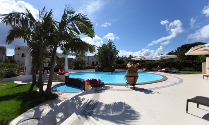 Lipari Historic Centre House | Pet-Friendly Residence La Giara with Oceanfront Pool