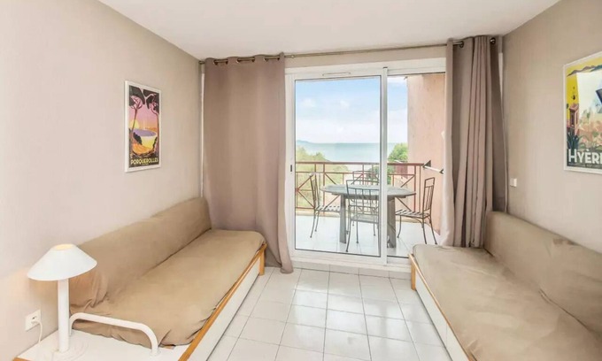 Giens Apartment | Explore Residence La Pinède: 2-Room Comfort for Families
