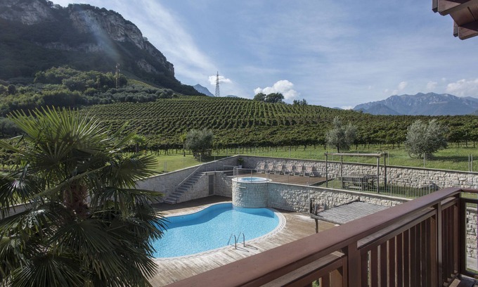 Arco House | Relax at Residence La Vigna: Ocean Views & Pool Access